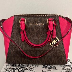 Beautiful in perfect conditions ♥️♥️♥️♥️♥️♥️ MK BAG 💼